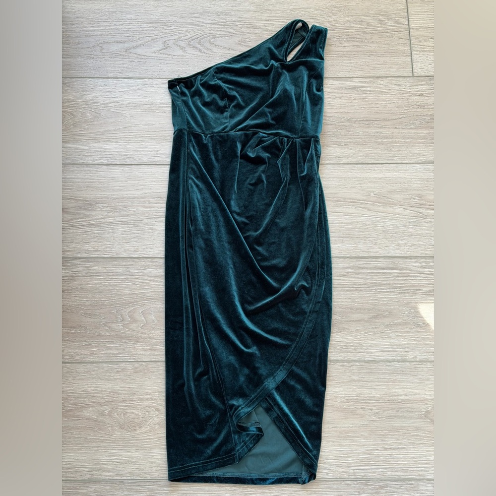 Amazon Asymmetrical One-Shoulder Velvet Dress in Deep Green